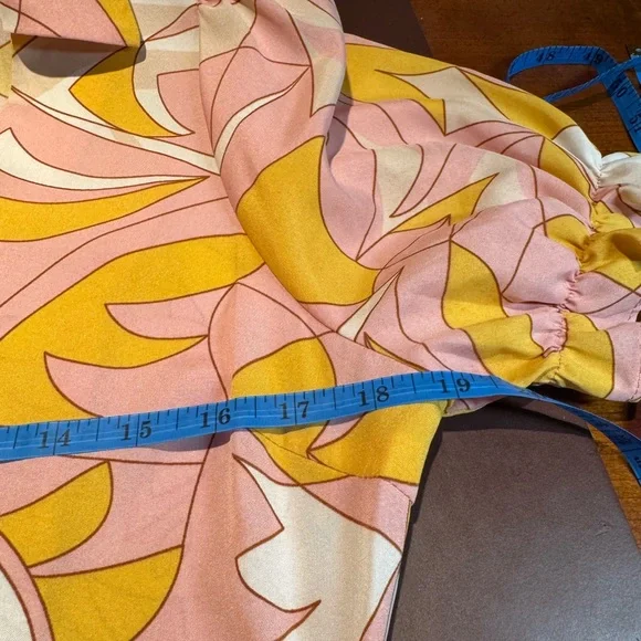 Milk and Honey Short Sleeve V Neck Blouse - Picture 4 of 7